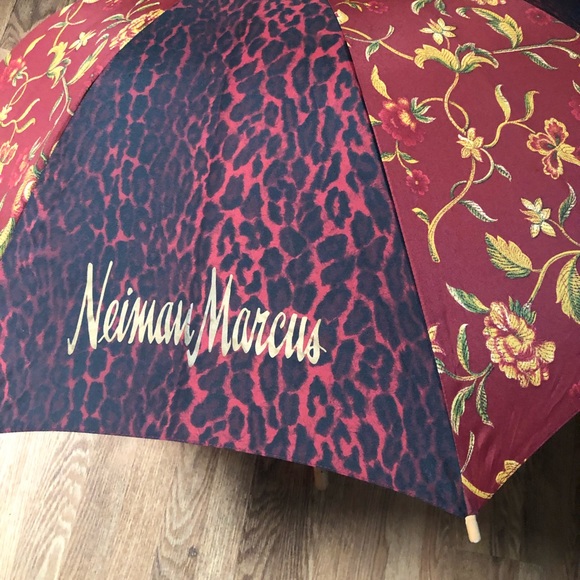 ☔️- Neiman Marcus - Designer Umbrella- Rare /Collectible - Picture 4 of 6